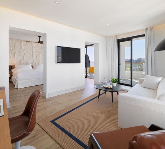 PRIVILEGE ROOM WITH BALCONY OR TERRACE Camerele