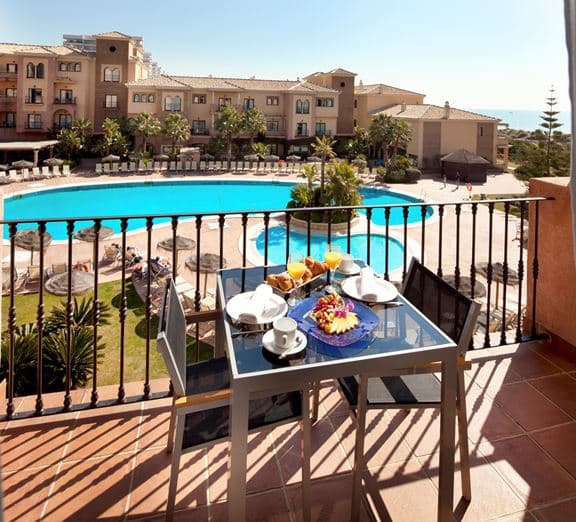 DOUBLE SUPERIOR POOL VIEW ROOM Camerele