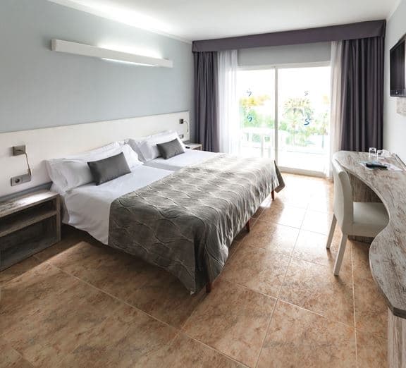 TWIN ROOM WITH BALCONY OR TERRACE Camerele