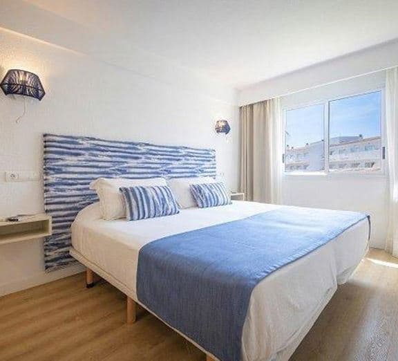 JS - JUNIOR SUITE (BALCONY OR TERRACE) Camerele