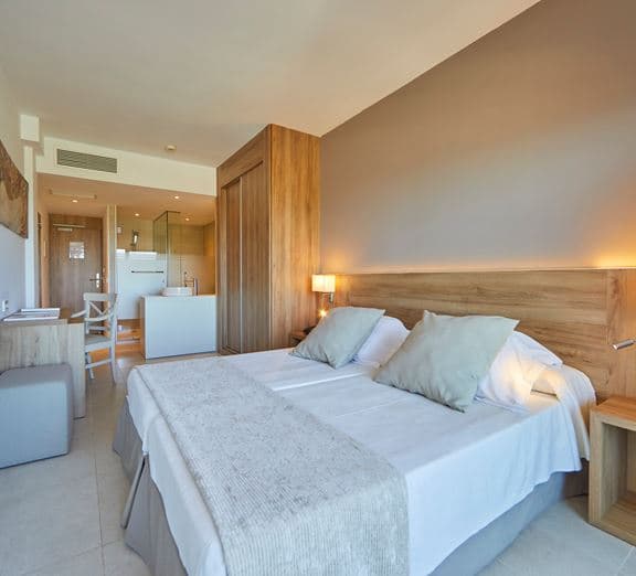 DB - TWIN WITH BALCONY OR TERRACE Camerele
