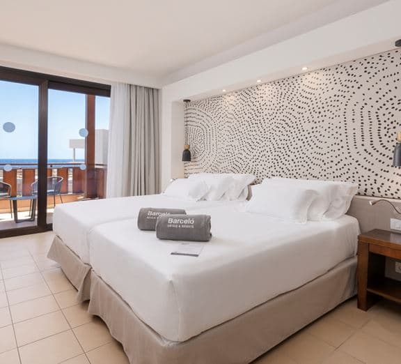 DOUBLE ROOM LATERAL SEA VIEW BALCONY OR TERRACE Camerele