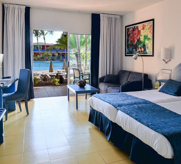 DOUBLE ROOM POOL VIEW WITH BALCONY OR TERRACE Camerele