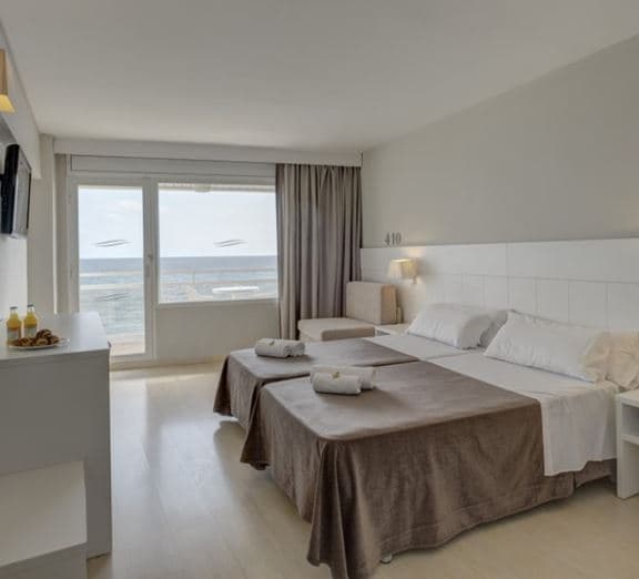 SEA VIEW ROOM BALCONY OR TERRACE Camerele
