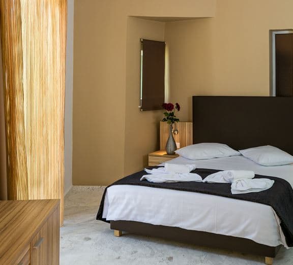 ROOM DOUBLE GARDEN OR POOLVIEW BALCONY Camerele