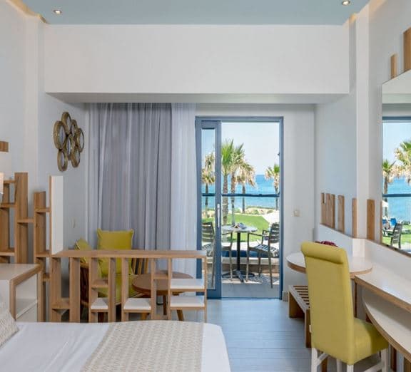 JUNIOR SUITE SEA FRONT FIRST FLOOR Camerele