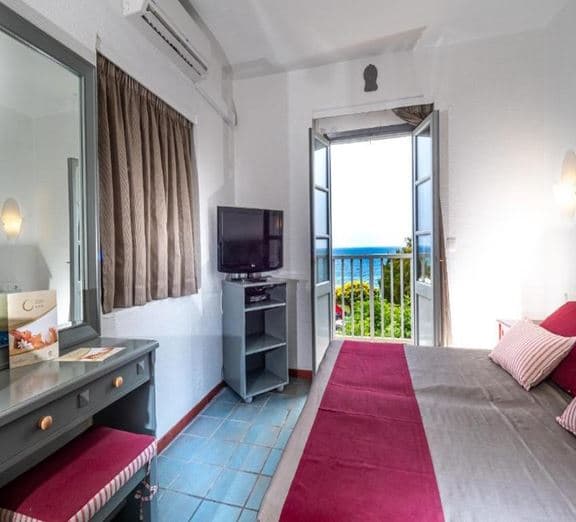 ROOM ANNEXBUILDING ECONOMY Camerele