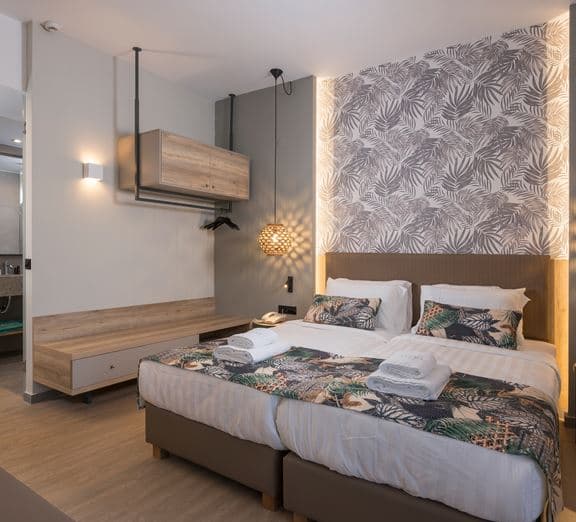 Double  Room SIDE SEA VIEW BALCONY OR TERRACE Camerele