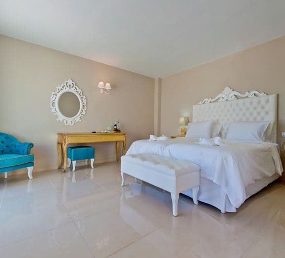 ROOM DELUXE BALCONY OR TERRACE Camerele