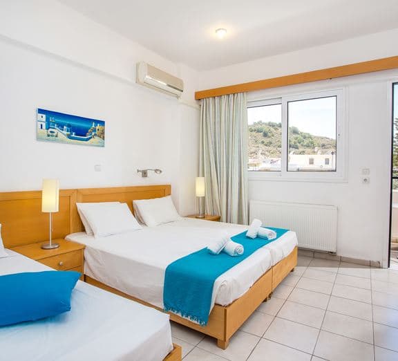Triple Room Garden View with Balcony Camerele