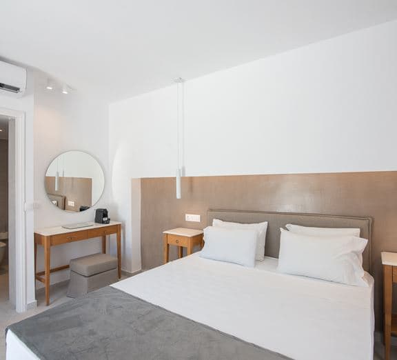 DELUXE DOUBLE ROOM BALCONY Camerele