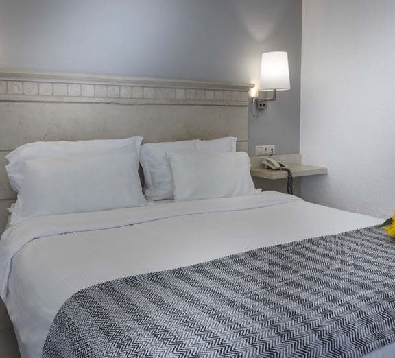ROOM STANDARD DOUBLE SIDE SEA VIEW BALCONY OR TERRACE Camerele