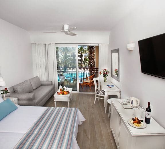 TWIN ROOM POOL VIEW Camerele