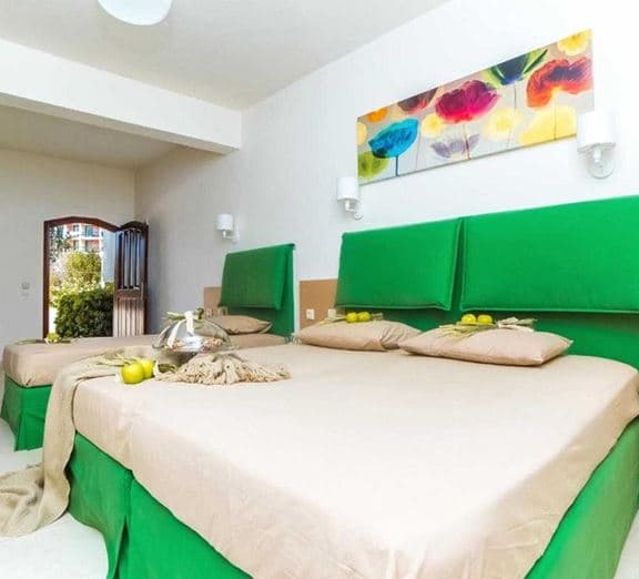 JUNIOR SUITE TRIPLE BALCONY OR TERRACE Camerele