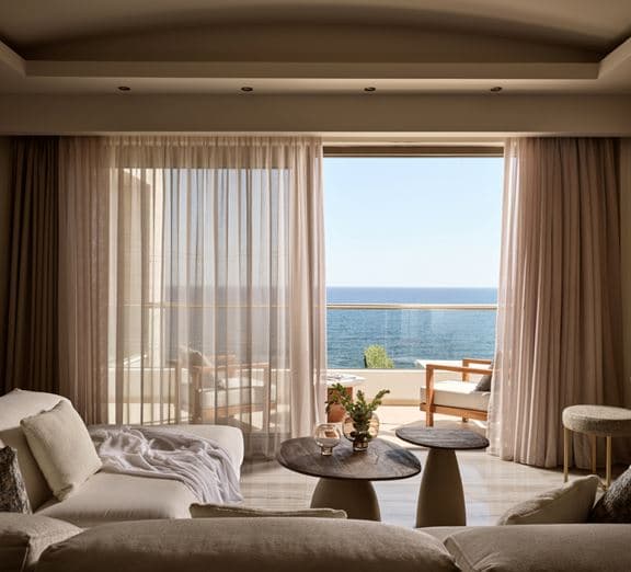 ROYAL SUPERIOR SUITE WATERFRONT WITH JACUZZI ON BALCONY Camerele