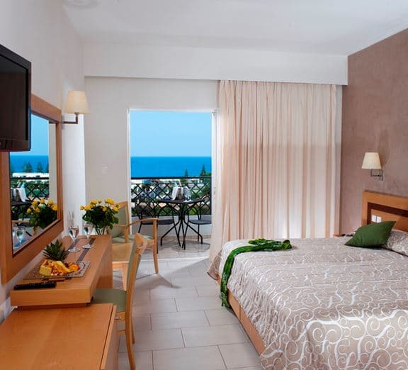 SUPERIOR DOUBLE ROOM SEA VIEW BALCONY OR TERRACE Camerele
