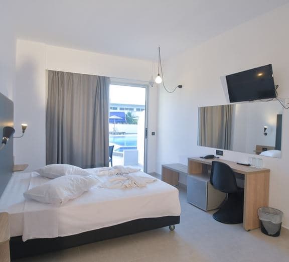 Double Room with Sharing Pool Camerele