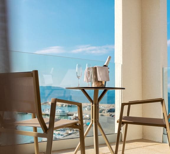Supreme Sea View Suite Camerele