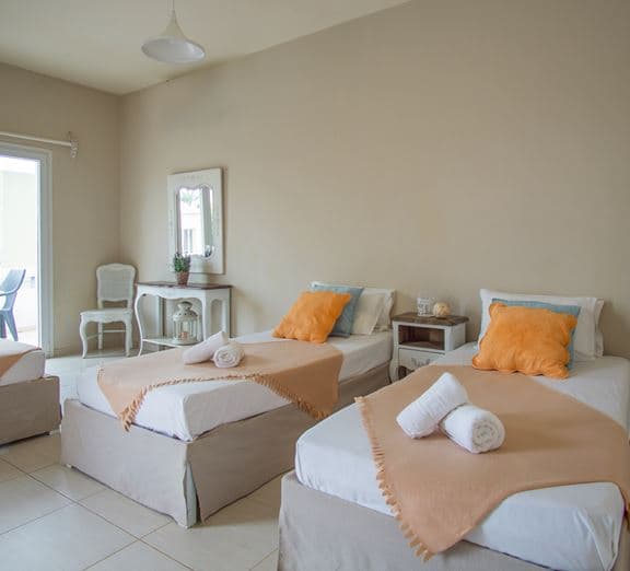 STUDIO SUPERIOR TRIPLE BALCONY OR TERRACE Camerele