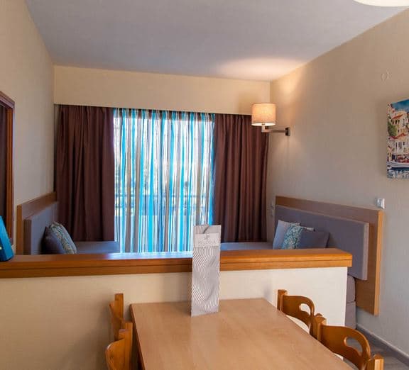 FAMILY ROOM 1 BEDROOM WITH BALCONY Camerele