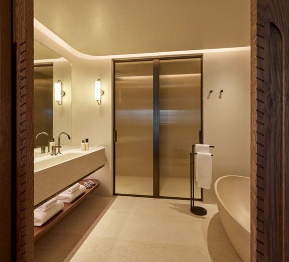 THE COLLECTION ONE BEDROOM SUITE SEA VIEW Camerele