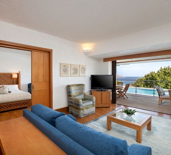 Exclusive 2-bedroom suite sea view  - private pool Camerele