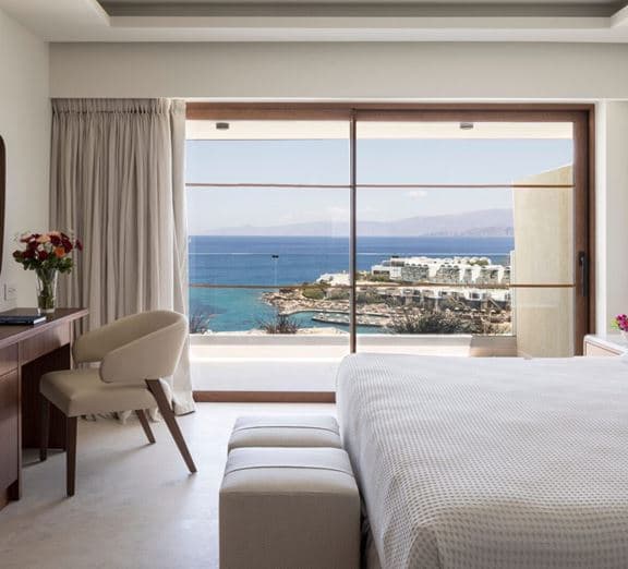 Premium Family 1-bedroom Suite Sea View - individual pool Camerele