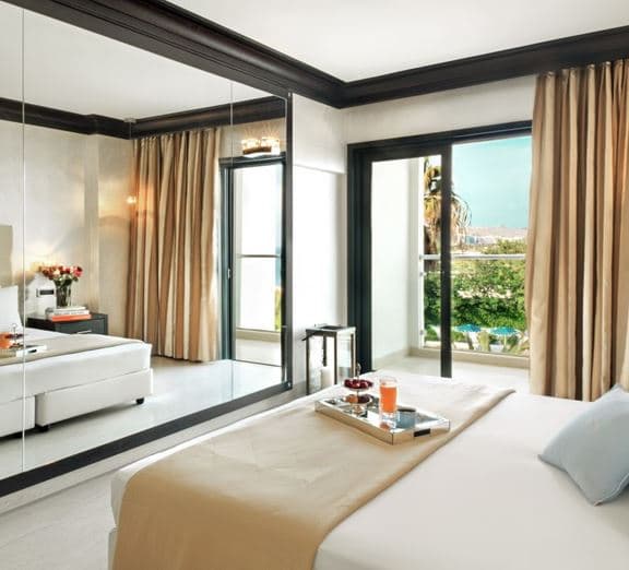 Double side sea view balcony or terrace Camerele