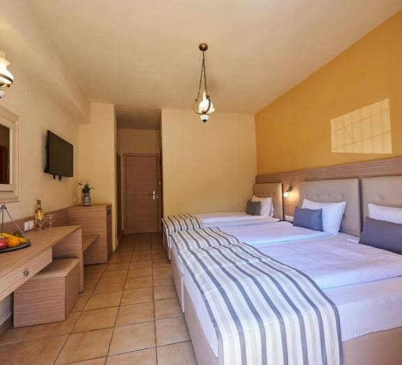 TRIPLE ROOM SUPERIOR BALCONY Camerele