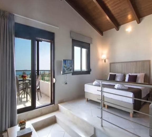 ROOM DOUBLE SEAVIEW BALCONY OR TERRACE Camerele