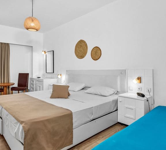 ROOM TRIPLE GARDENVIEW BALCONY OR TERRACE Camerele
