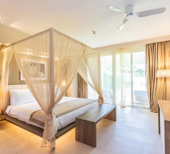 JUNIOR SUITE SWIM-UP Camerele