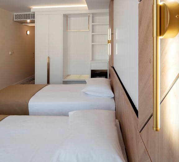 DOUBLE ROOM MAIN BUILDING Camerele