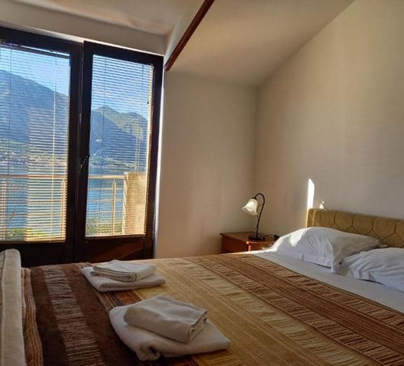 TWO BEDROOM APARTMENT SEA  VIEW Camerele