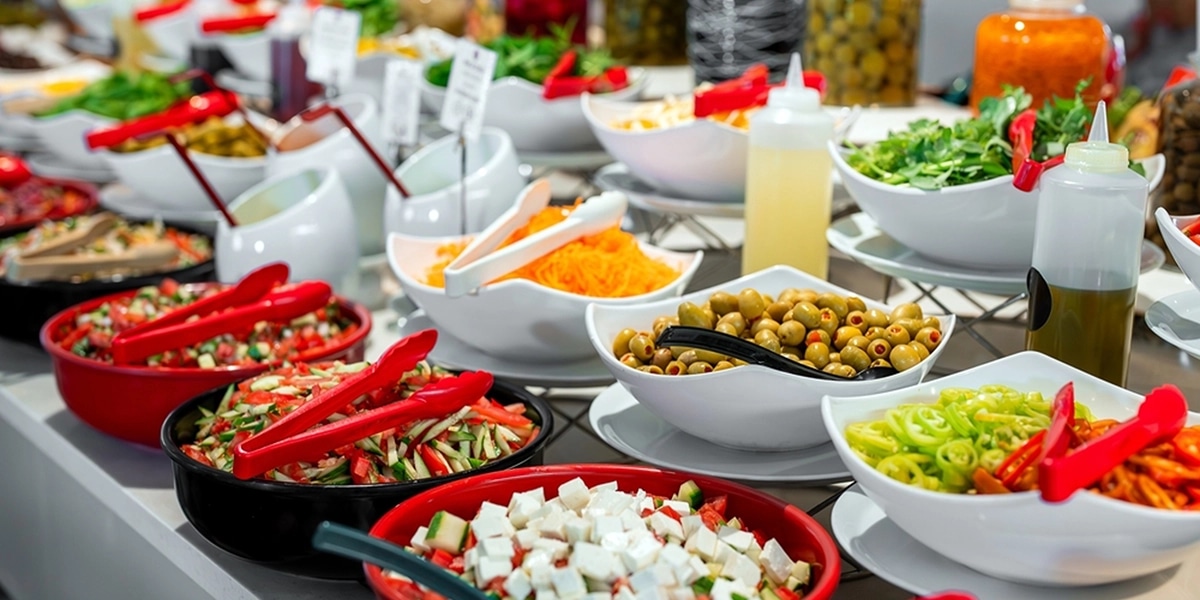 Diferențele dintre All-inclusive și Ultra All-inclusive: ce să știi înainte de a rezerva?