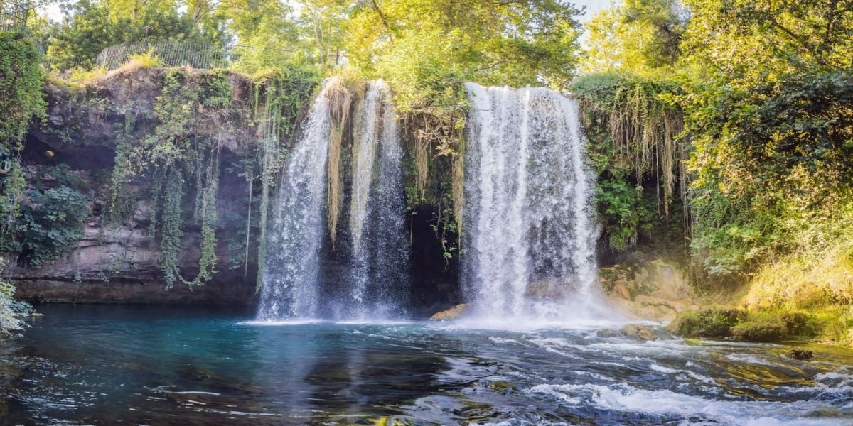 Cascada Düden: o minune naturală la doar câțiva kilometri de centrul Antalyei