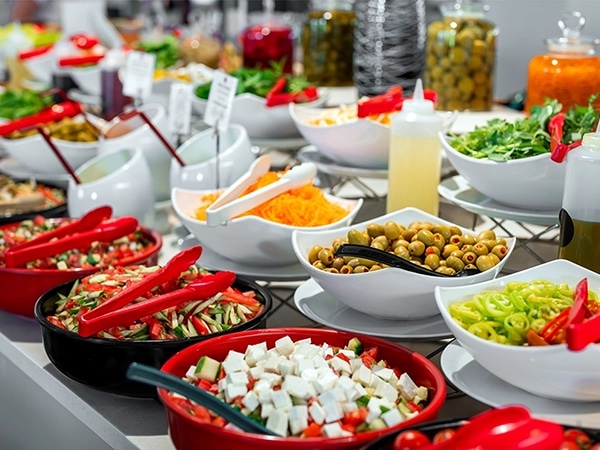 Diferențele dintre All-inclusive și Ultra All-inclusive: ce să știi înainte de a rezerva?