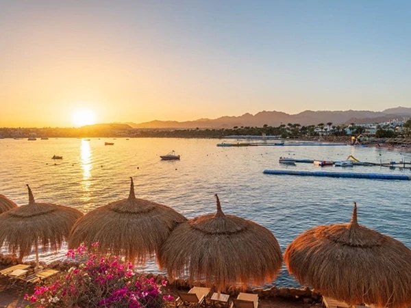 Sharm el-Sheikh pentru iubitorii de sporturi nautice: plaje ideale și resorturi