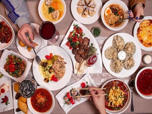 Ce înseamnă conceptul Dine Around și cum îți diversifică vacanța