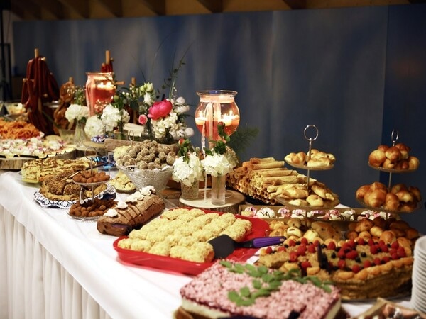 Bufet suedez la hotel: reguli, avantaje și lucruri utile pentru turiști