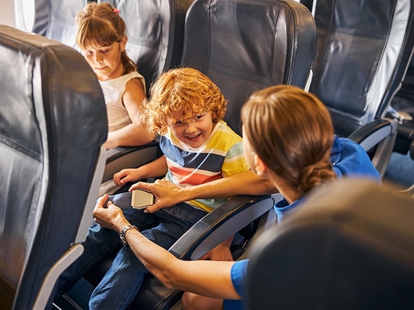 Destinații cu zbor scurt din România, ideale pentru copii nerăbdători