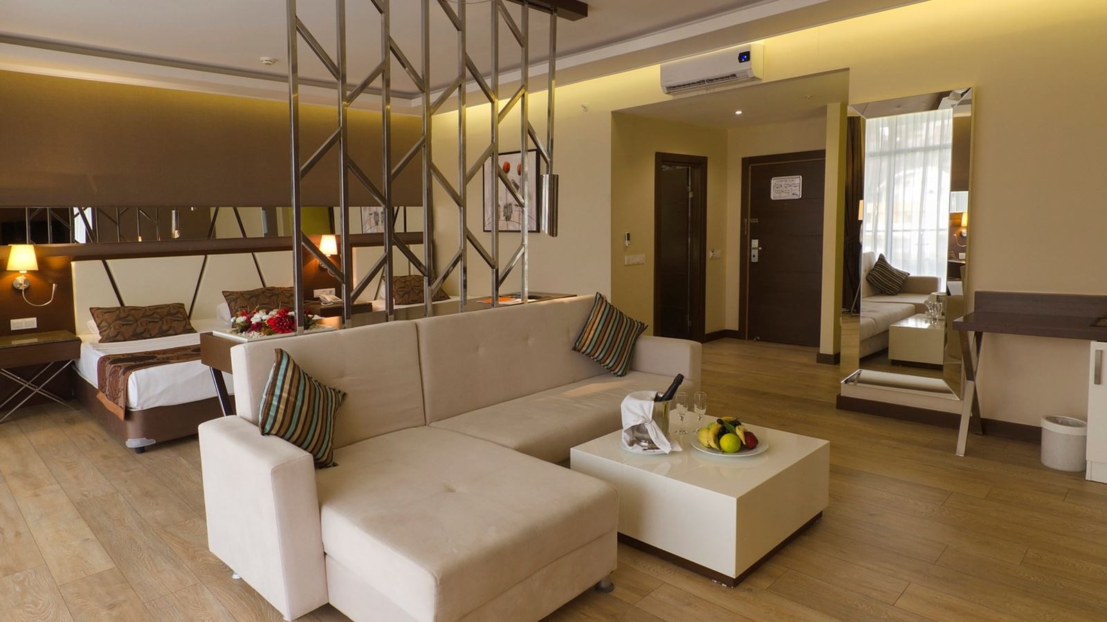 rooms-suit-with-balcony