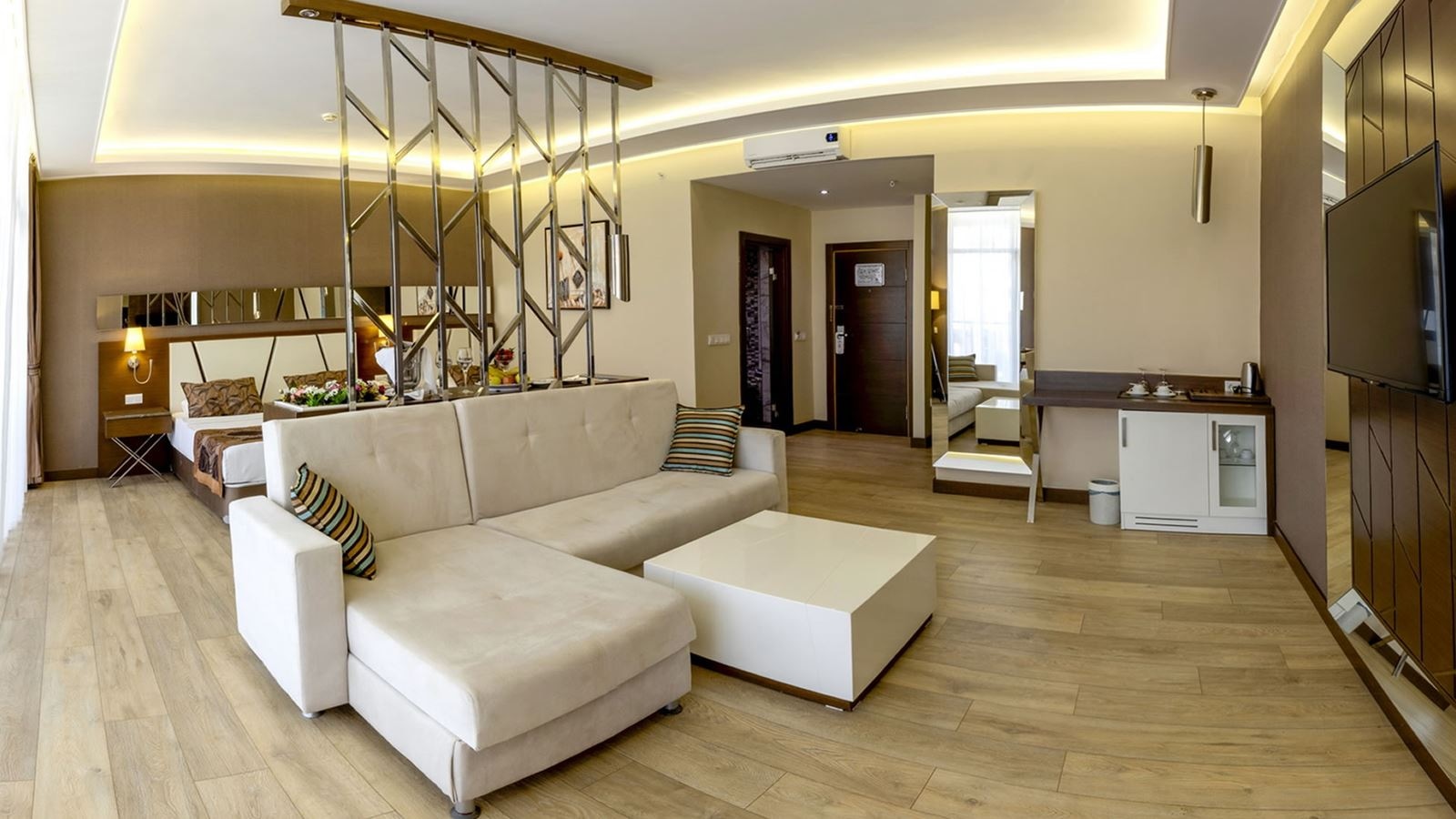 rooms-suit-with-balcony