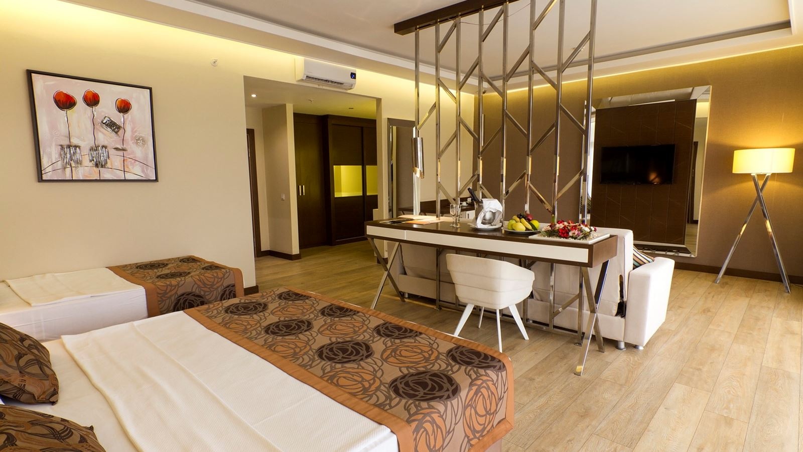 rooms-suit-with-balcony