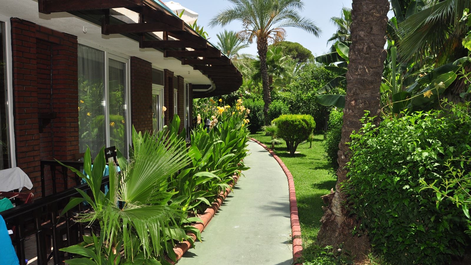 rooms-eco-garden-room