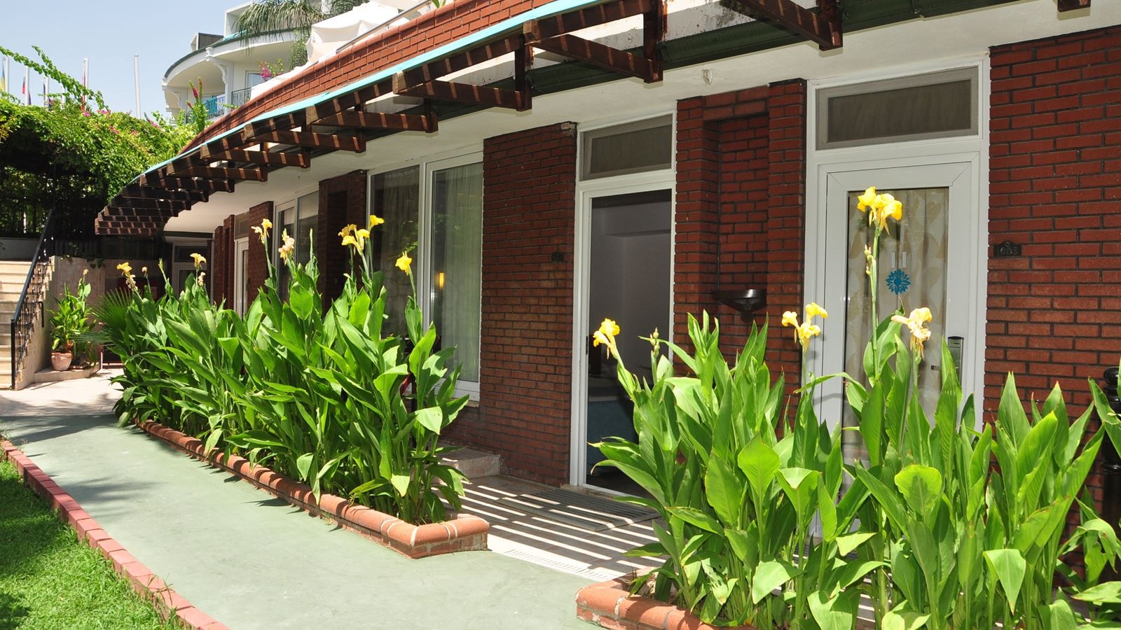 rooms-eco-garden-room