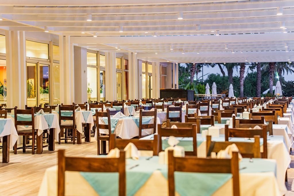 restaurants-papaya-restaurant