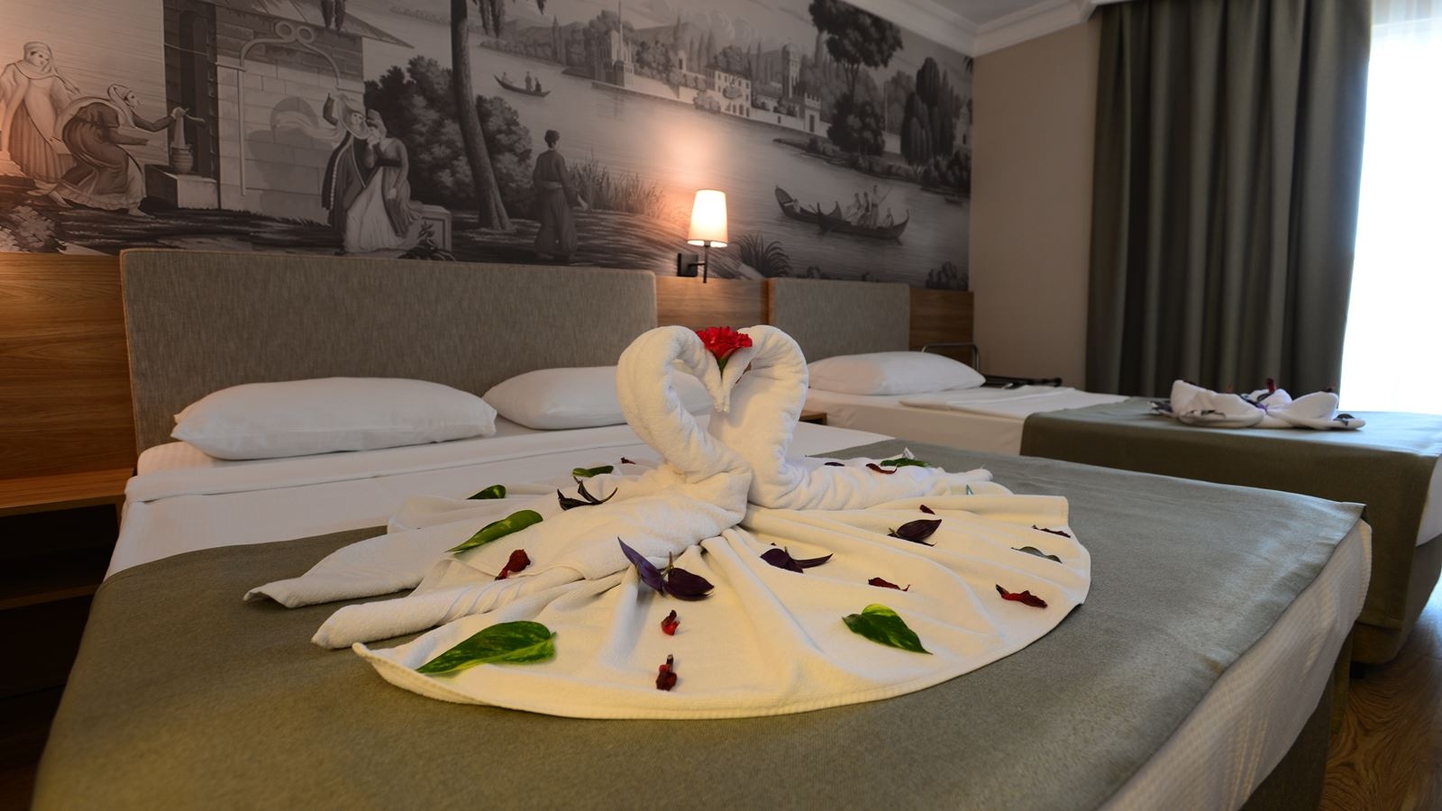 rooms-standard-room-side-sea-view