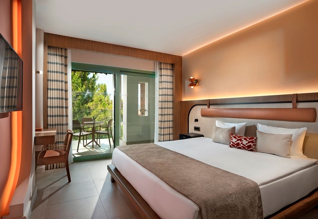 rooms-deluxe-family-room-land-side-type-4d