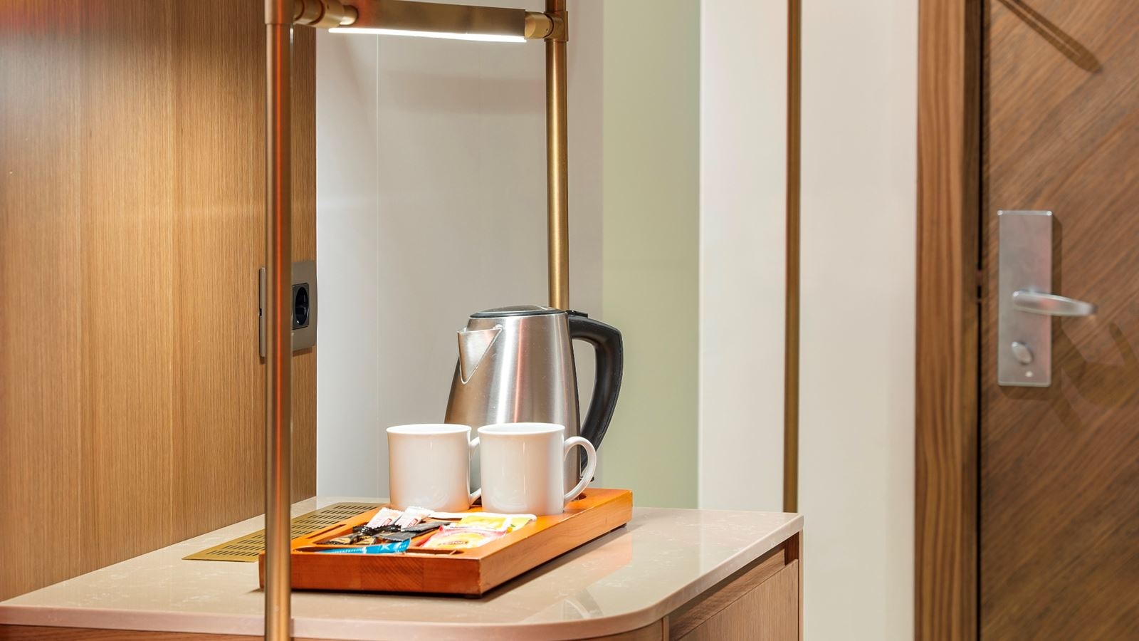 rooms-deluxe-connection-rooms-land-view